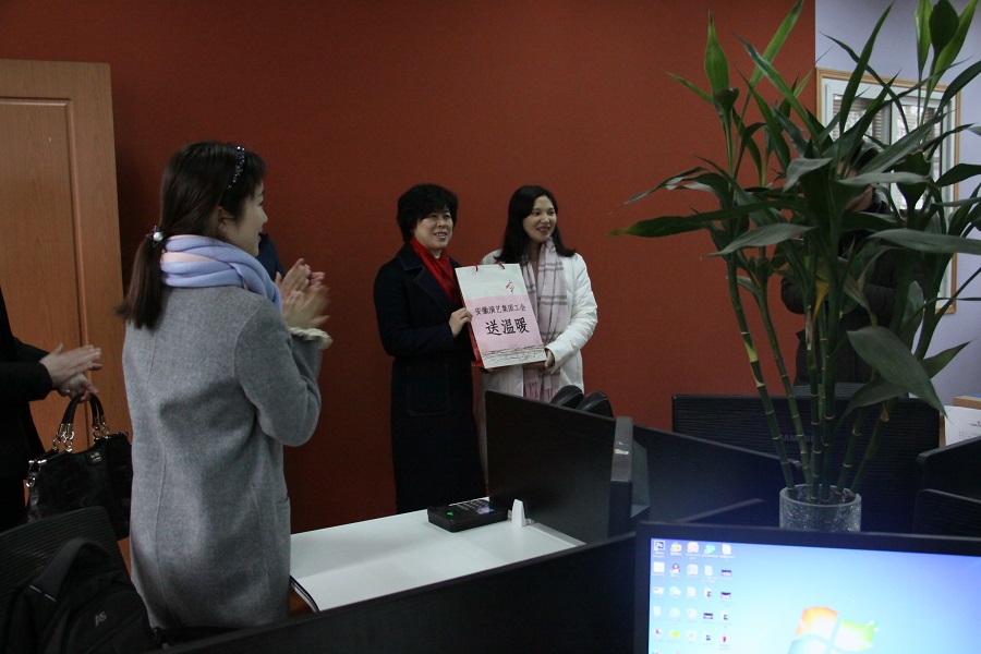 7.李总在演出总公司慰问.jpg