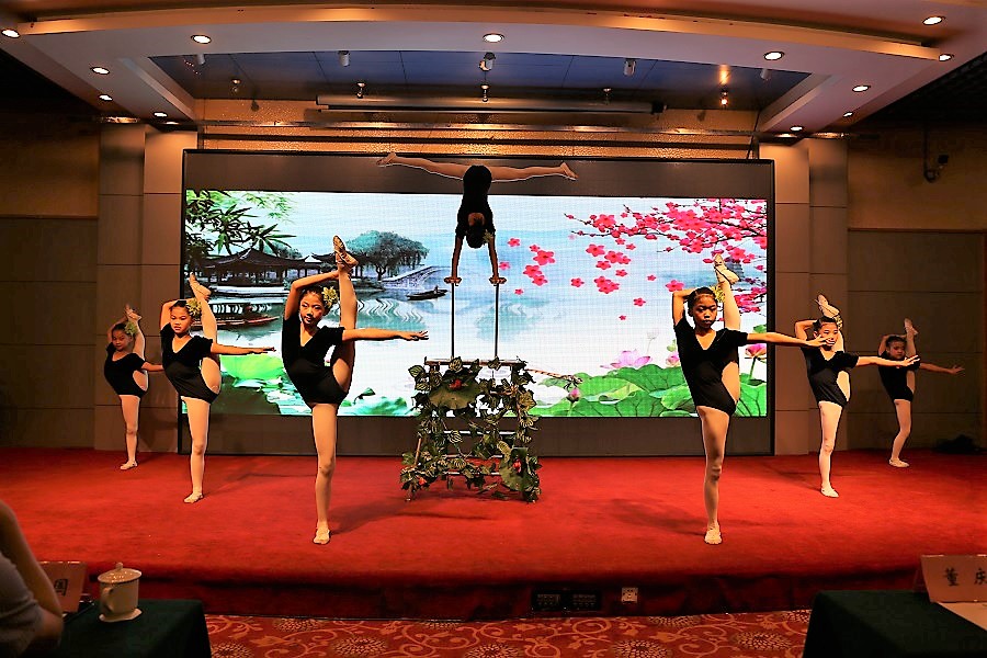 12.杂技表演.jpg